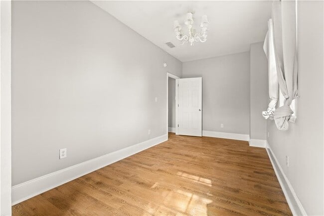 Building Photo - 66 Weyman Ave SW