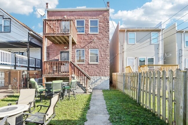 Building Photo - 3432 S Prairie Ave