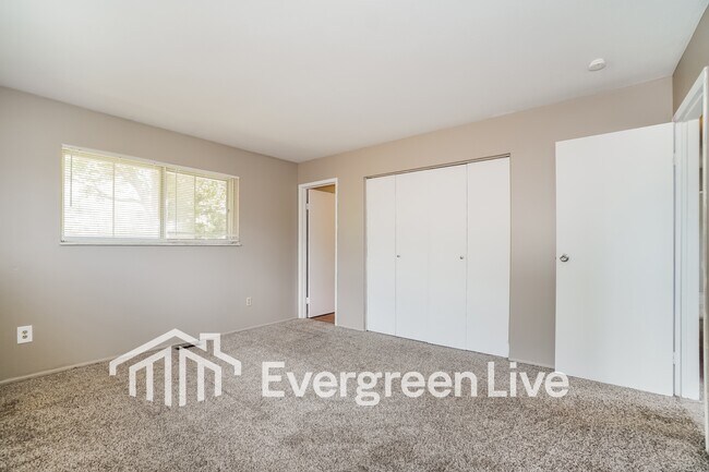 Building Photo - 64 Huber Village Blvd