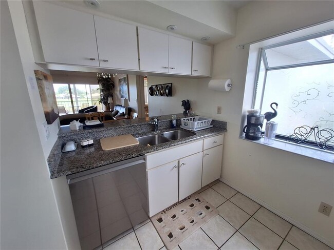 Building Photo - 427 Cerromar Ln