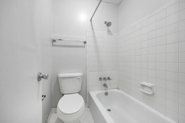 Building Photo - cpl8