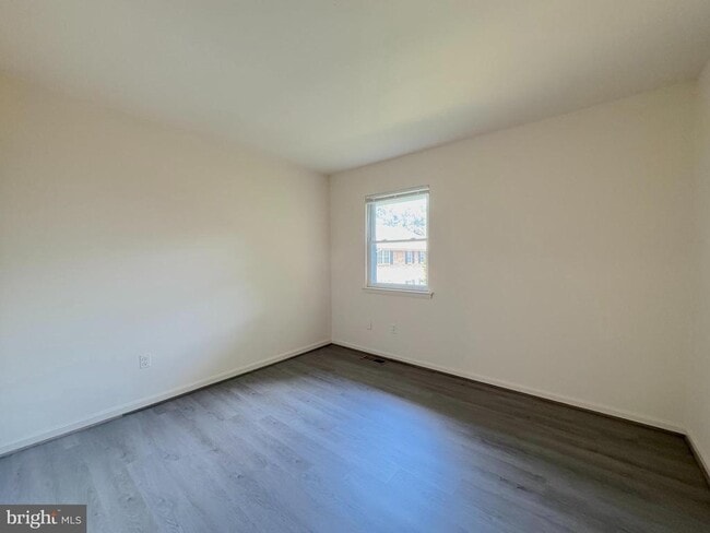 Building Photo - 8848 Walutes Cir
