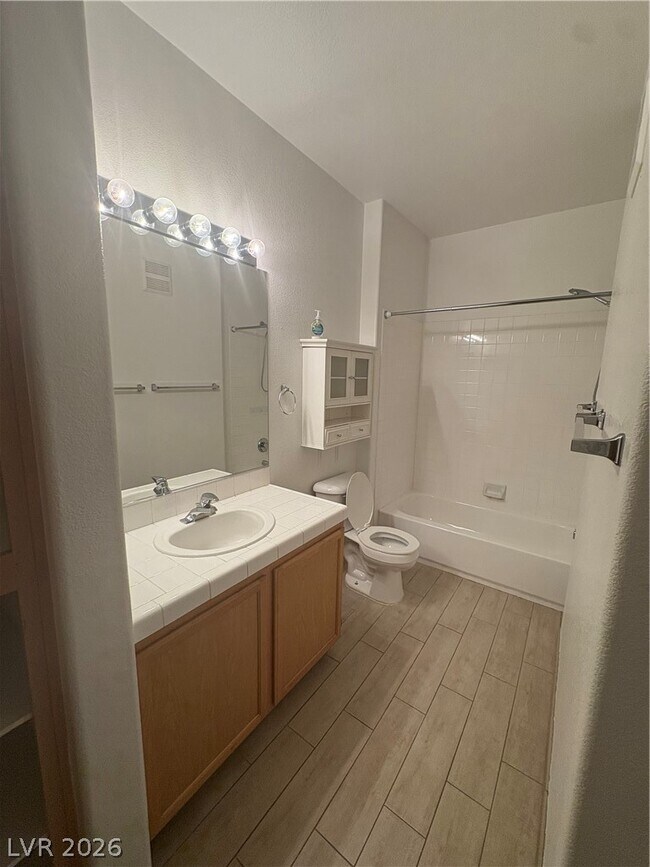 Building Photo - 1050 E Cactus Ave