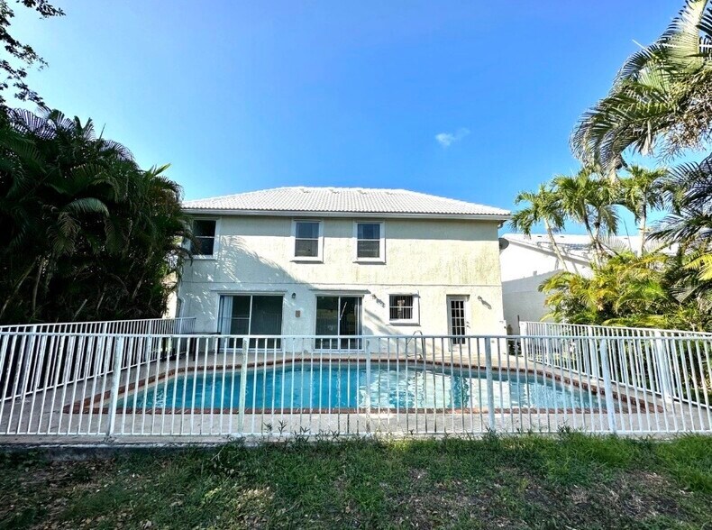 Building Photo - 2698 Linkside Dr