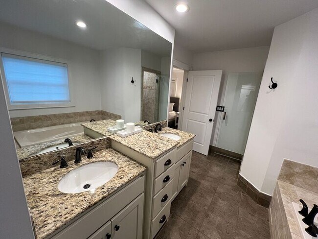 Building Photo - 616 W 63rd St