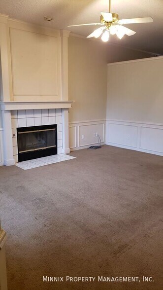 Building Photo - 6115 8th Dr