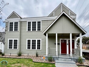 Building Photo - Charming Historic Home in Los Angeles Heig...