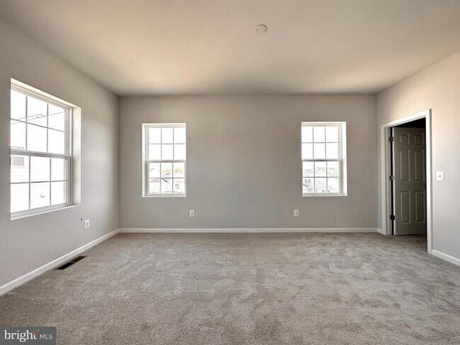 Building Photo - 526 Parkland Dr