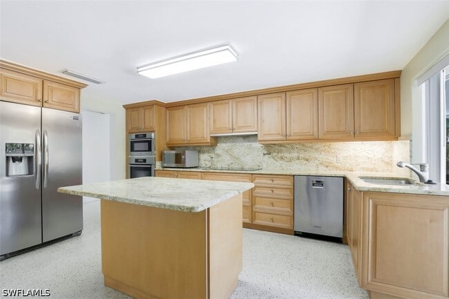 Building Photo - 181 7th St