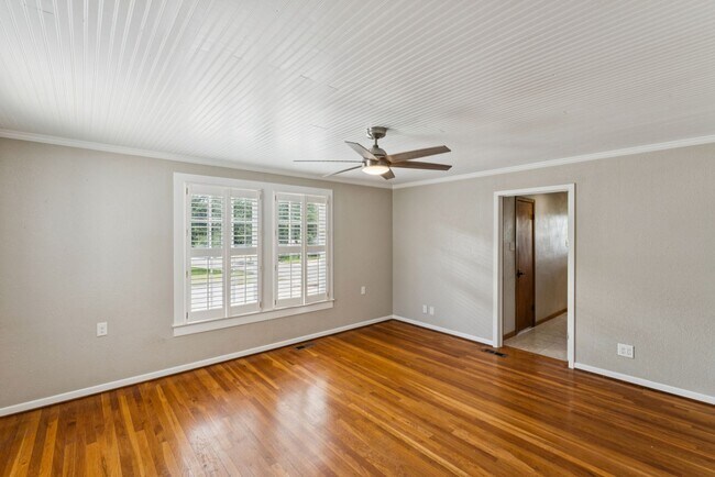 Building Photo - 3/2 Remodeled Home in Lampasas