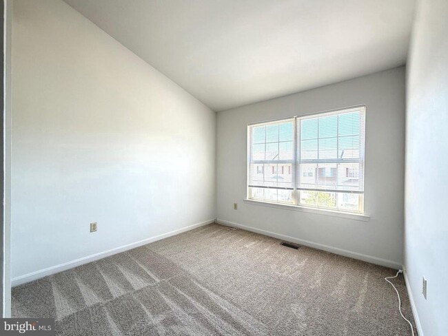 Building Photo - 188 Pinecove Ave