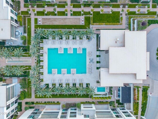 Building Photo - 6587 N Palmeraie Blvd