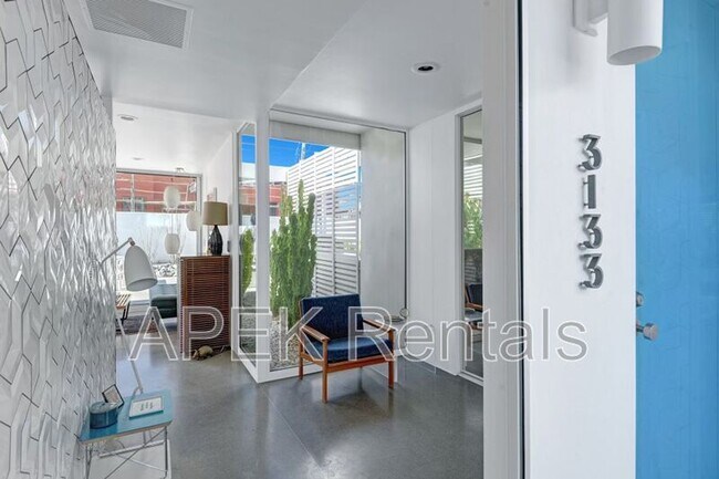 Building Photo - 3133 N Sunnyview Dr