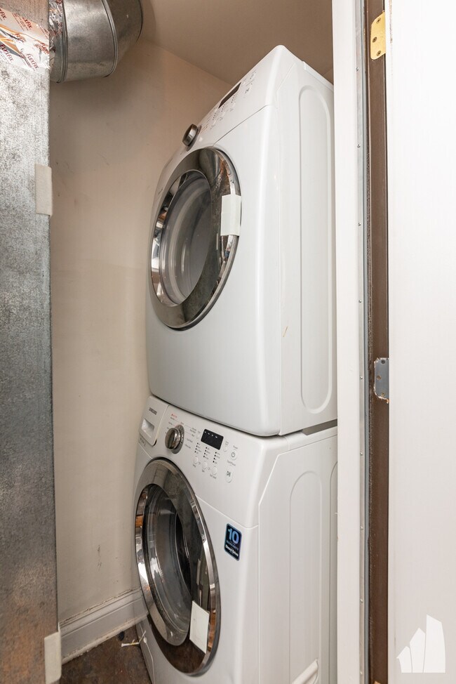 Building Photo - 106 N Aberdeen St