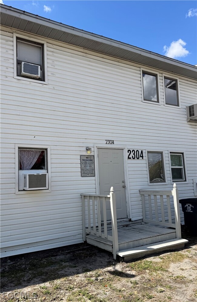 Building Photo - 2304 Grand Ave