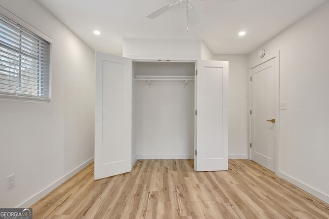 Building Photo - 183 Pine St NE