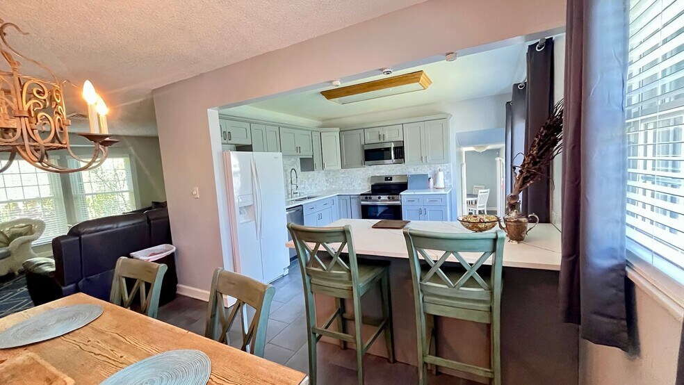 Kitchen - 2025 S Ocean Dr