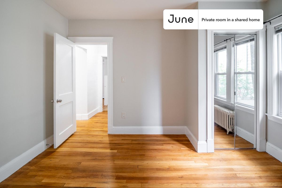 Building Photo - Room in Shared 4 bed/1 bath home