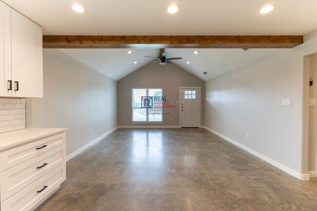 Building Photo - Charming Modern Farmhouse with Fenced Backyard