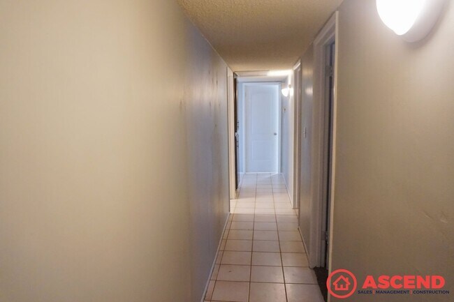 Building Photo - 3 Bedroom Home Off Ming and Ashe Rd!