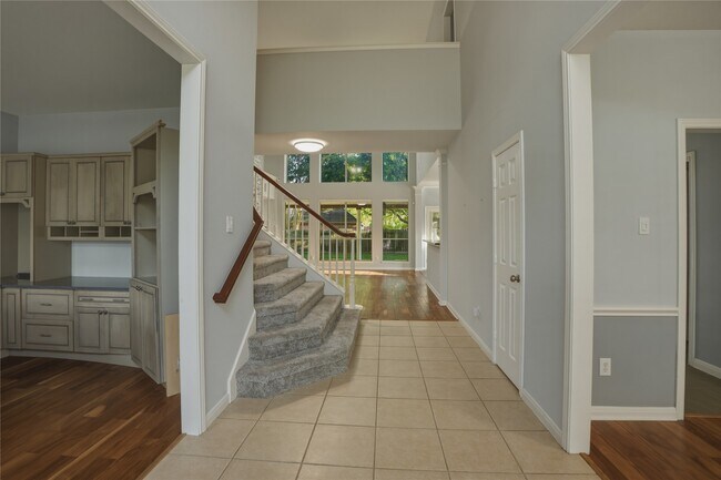 Building Photo - 2302 Marblecrest Ln