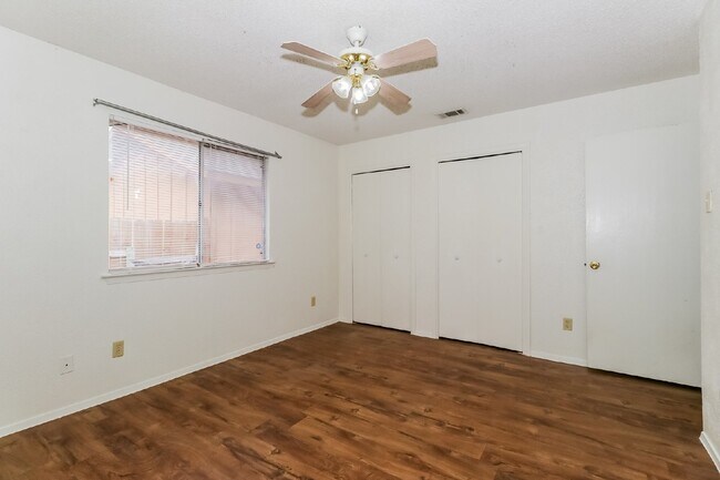 Building Photo - 323 W William Cannon Dr