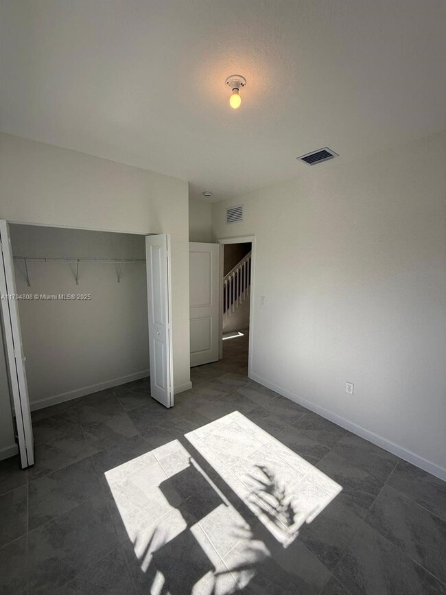 Building Photo - 116 NW 11th Ct