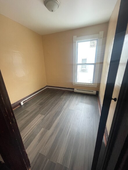 Building Photo - 222 Caroline Ave