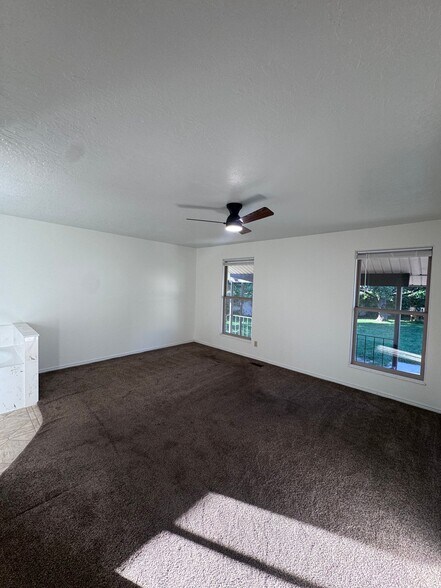 Building Photo - 580 N Allanwood Pl