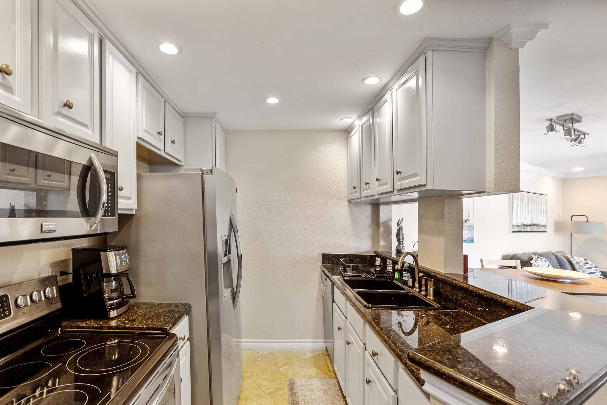 Building Photo - 640 The Village