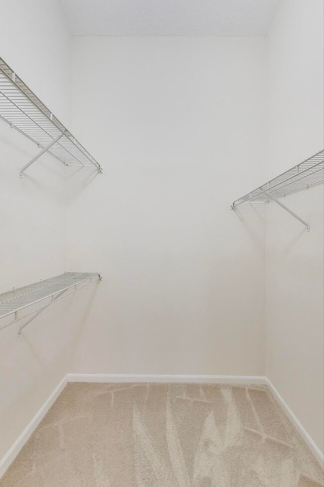 Building Photo - Ellicott City townhome for you!