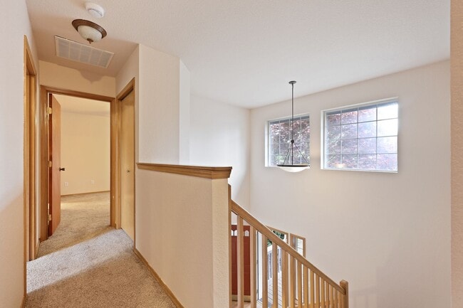 Building Photo - Move in ready now! 4 bedrooms in Lacey - North Thurston School district.