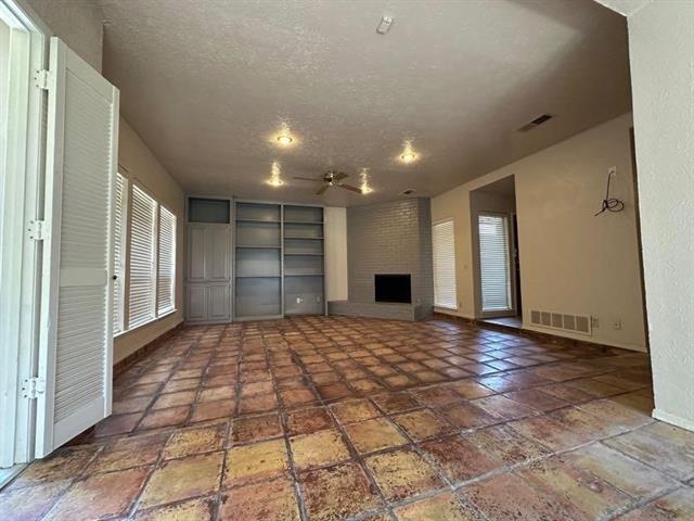 Building Photo - 1900 Tree House Ln