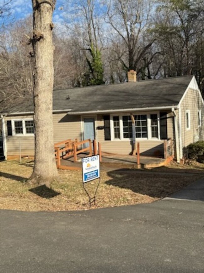 Building Photo - 3 bed, one bath house in Mebane