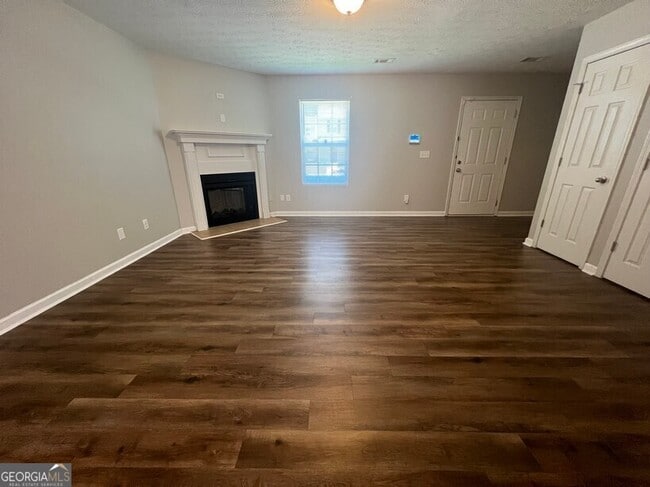 Building Photo - 309 Goldenrod Dr