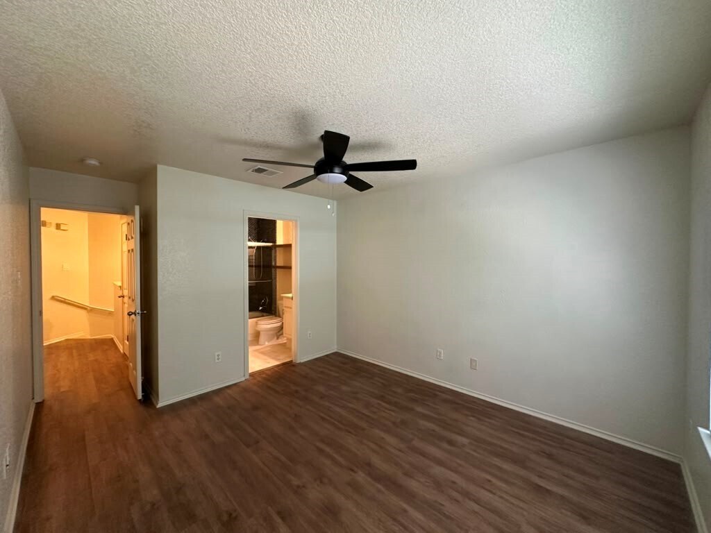Guest Bedroom - 4400 Switch Willo