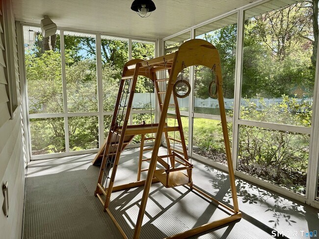 Building Photo - 330 Ridge Rd