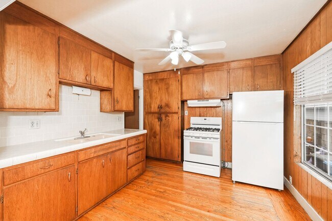 Building Photo - 420 Carrillo St