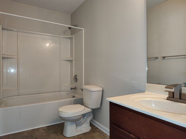 Building Photo - Pristine home located in the Woodbury comm...