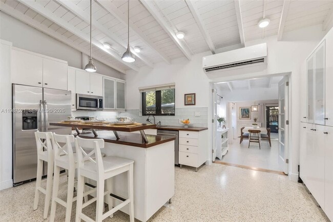 Building Photo - 7720 SW 59th Ct