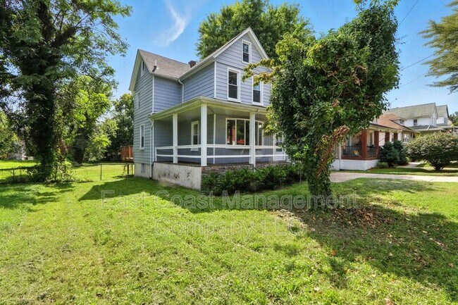 Building Photo - 3103 Rosekemp Ave