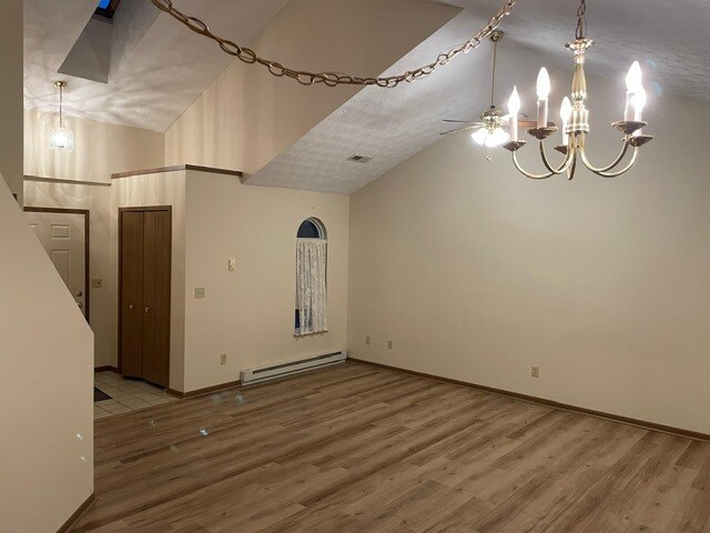 Building Photo - 592 Hilltop Ter