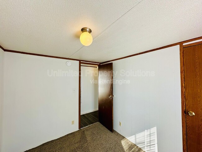 Building Photo - 120 Zack Cir