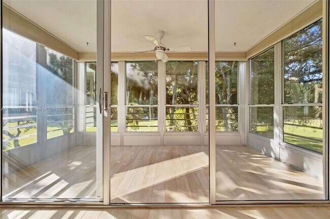Building Photo - 933 Cypress Grove Dr