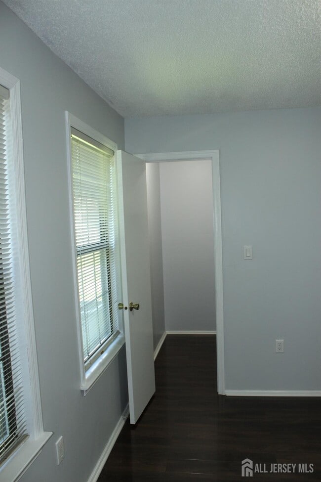 Building Photo - 29 Wycoff Way E
