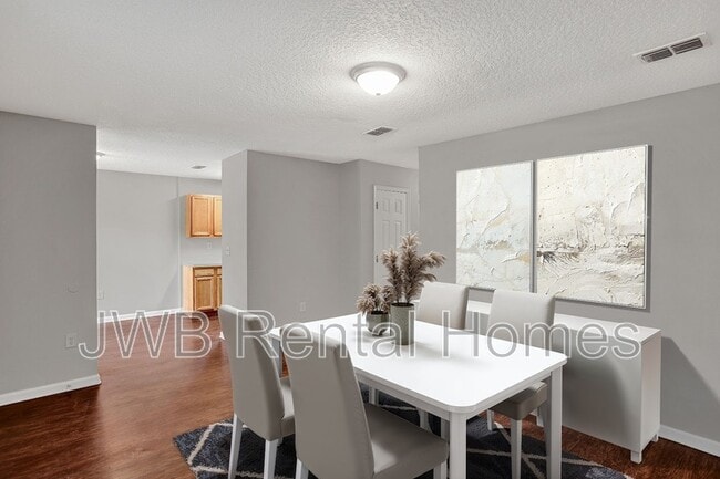 Building Photo - 1518 W 27th St