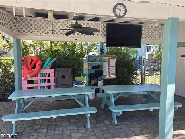 Building Photo - 8162 Country Rd