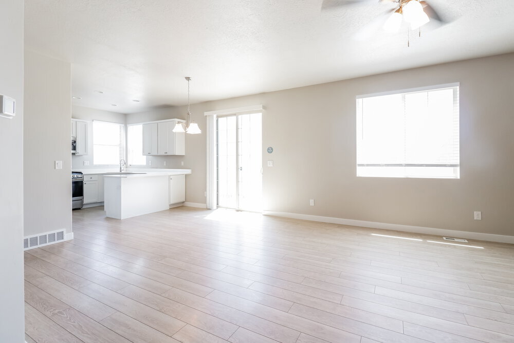 Building Photo - 1083 W Osprey Dr