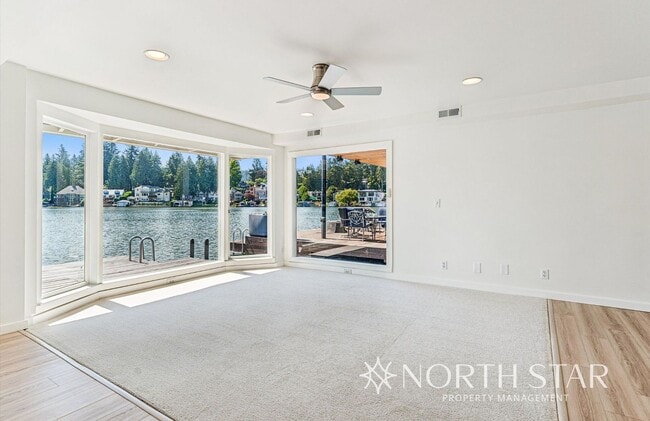 Building Photo - Newly renovated stunning lakefront home.