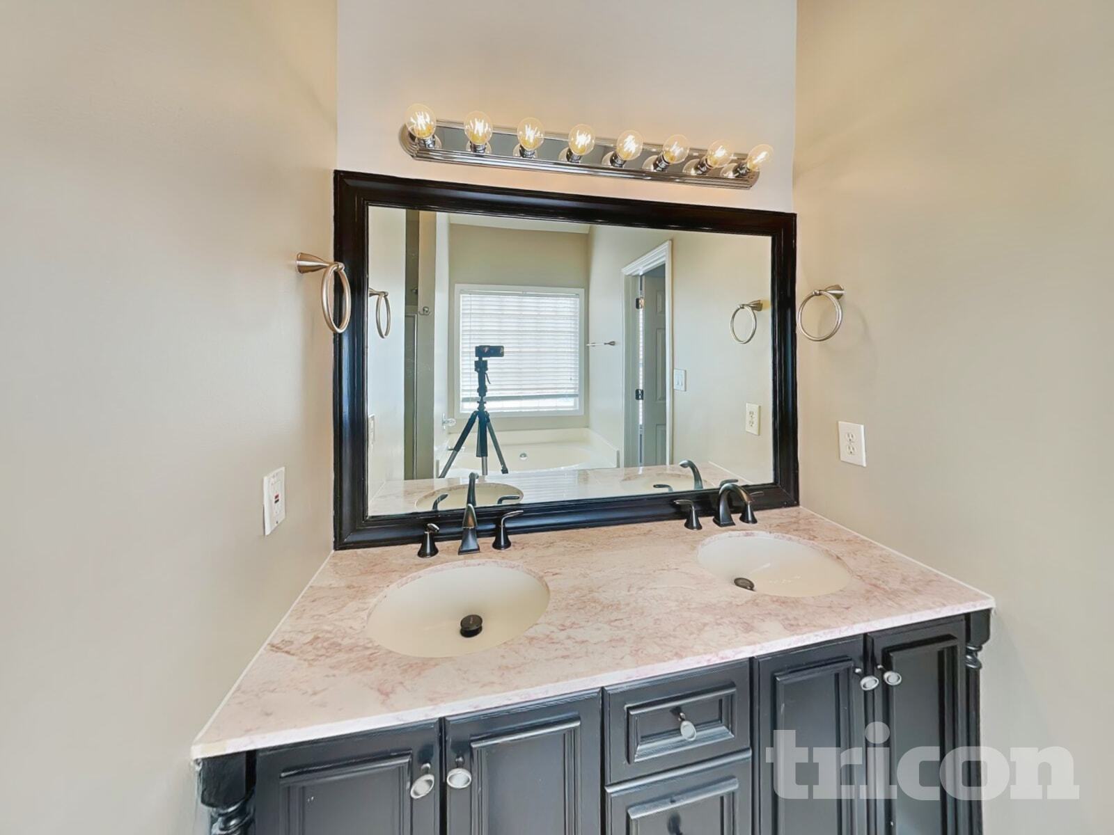 Building Photo - 903 Ember Ct